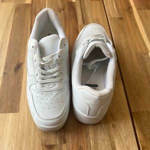 While platform sneaker